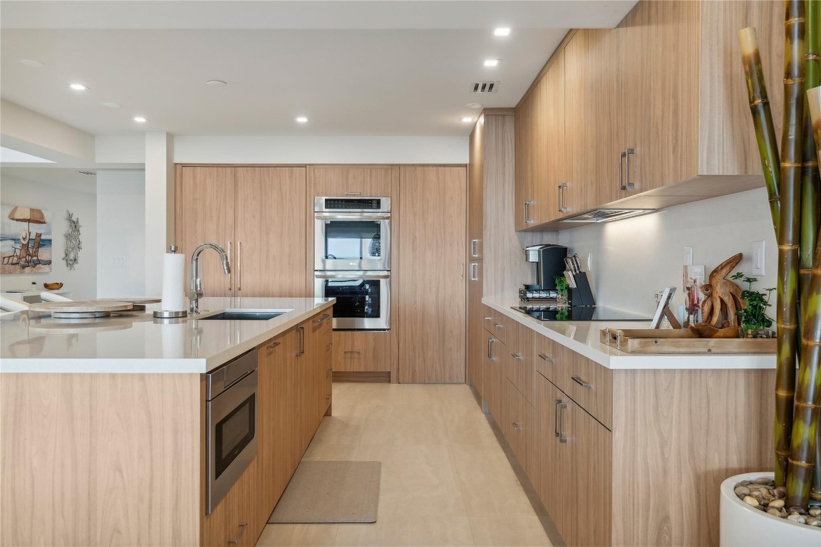 1173 Hillsboro Mile Unit: Unit 2 Building 1