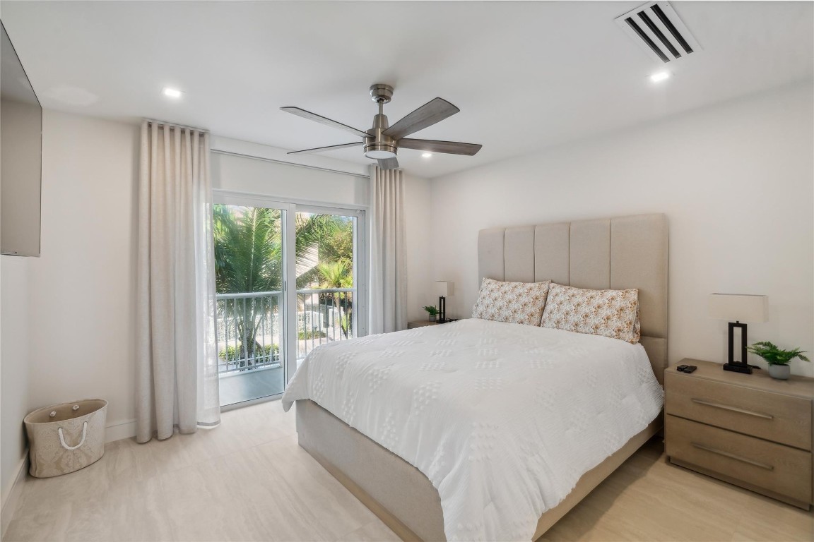 1173 Hillsboro Mile Unit: Unit 2 Building 1