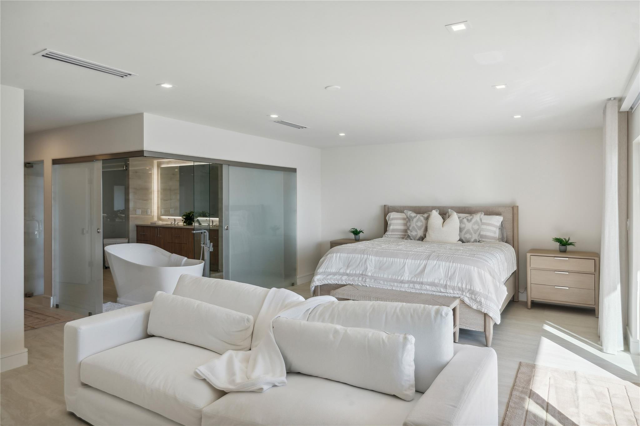 1173 Hillsboro Mile Unit: Unit 2 Building 1