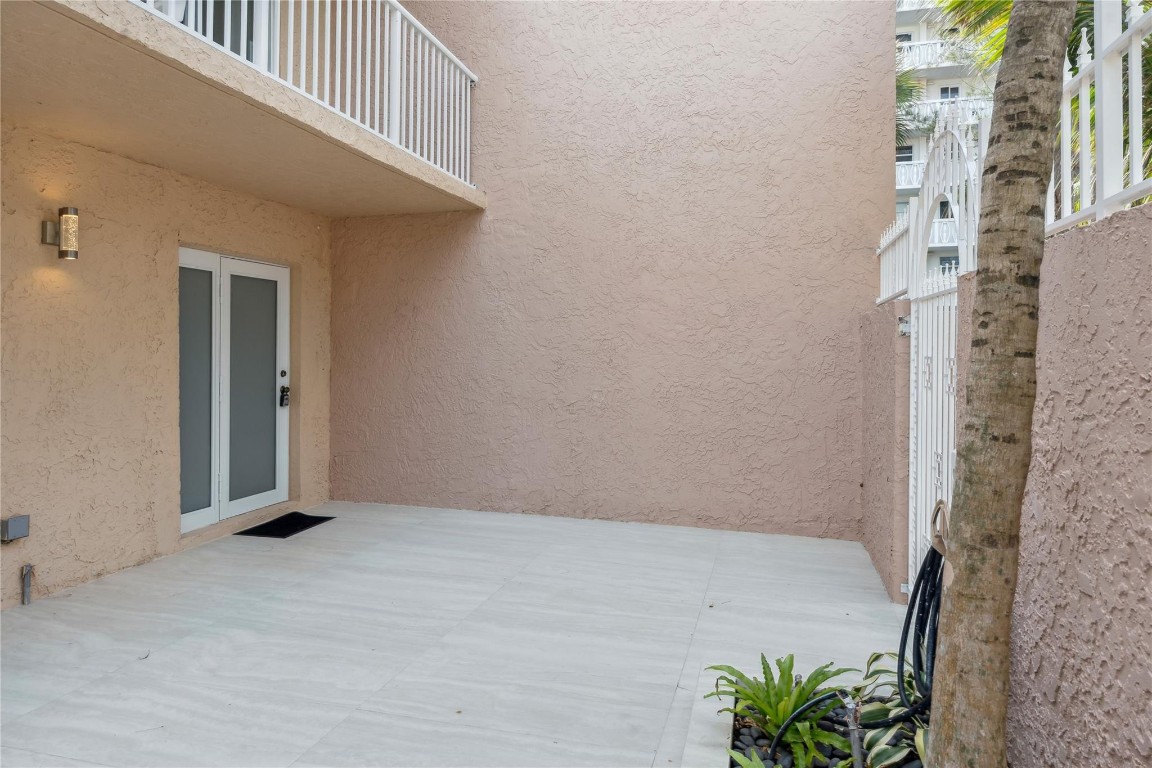 1173 Hillsboro Mile Unit: Unit 2 Building 1