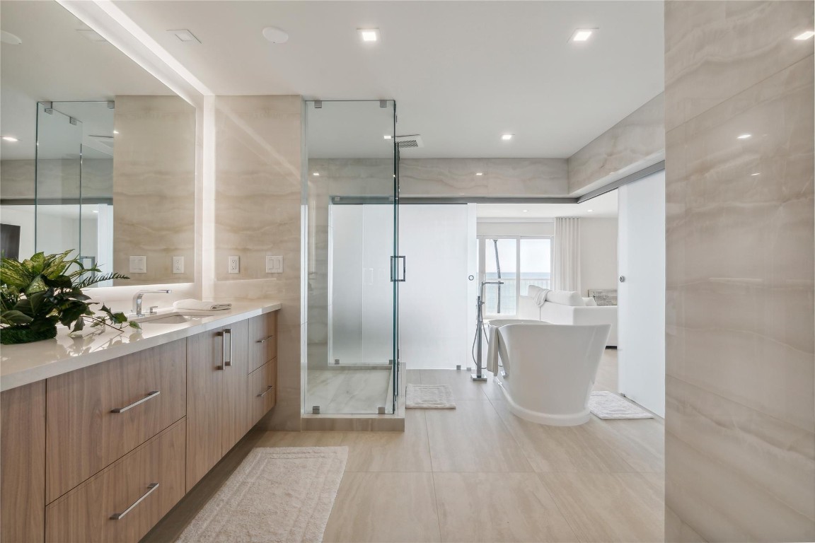 1173 Hillsboro Mile Unit: Unit 2 Building 1