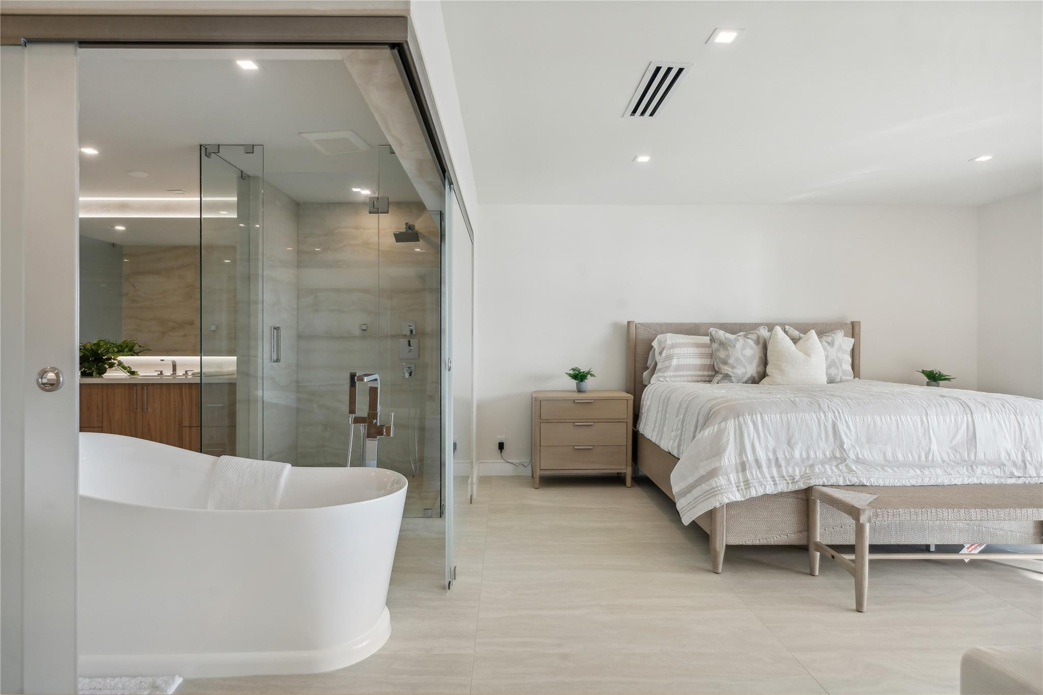 1173 Hillsboro Mile Unit: Unit 2 Building 1