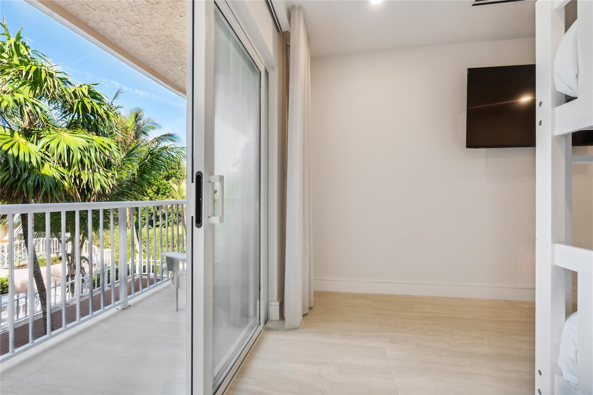 1173 Hillsboro Mile Unit: Unit 2 Building 1