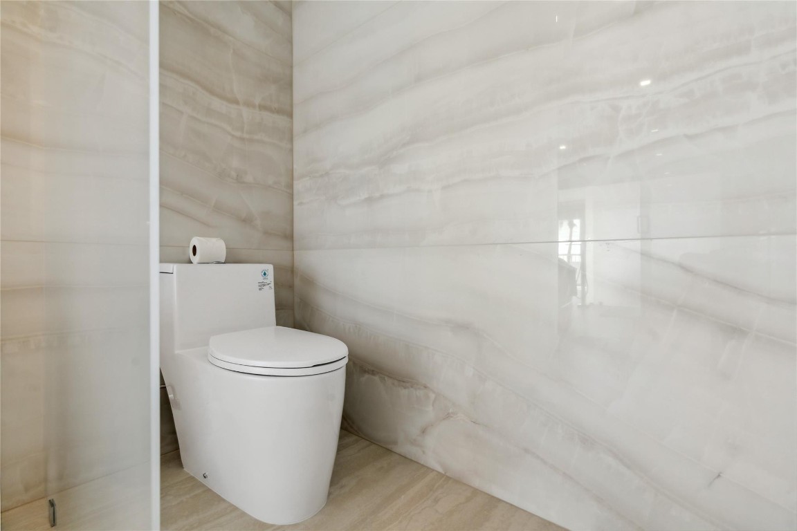 1173 Hillsboro Mile Unit: Unit 2 Building 1