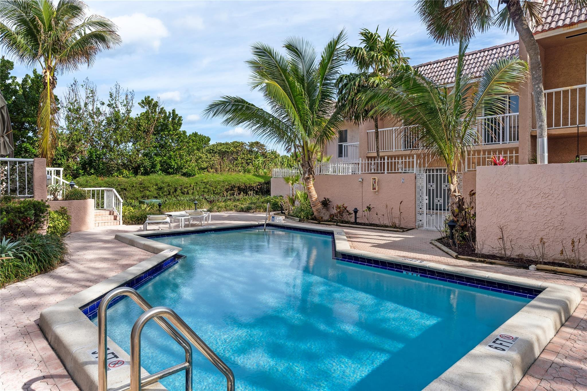 1173 Hillsboro Mile Unit: Unit 2 Building 1