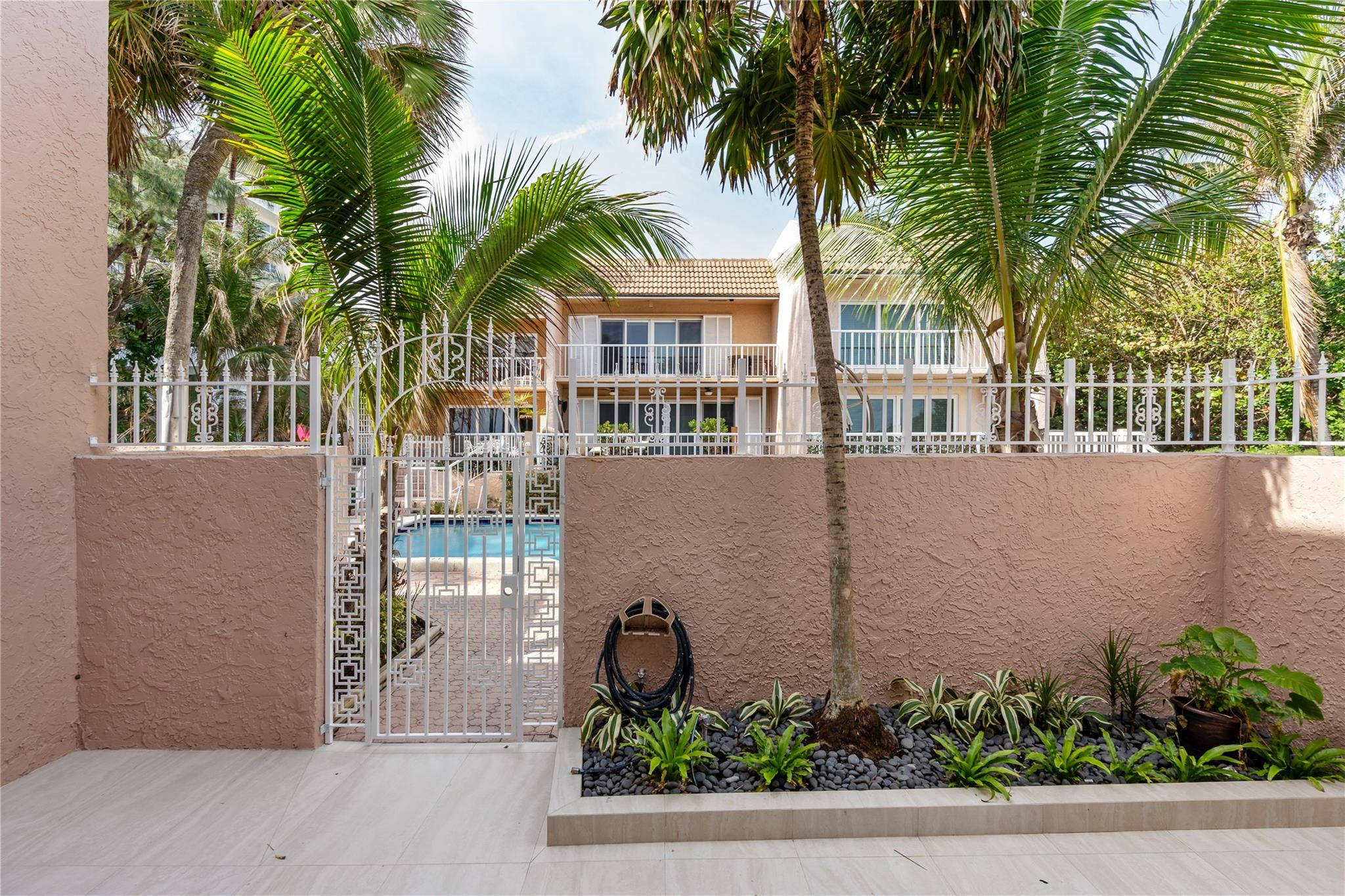 1173 Hillsboro Mile Unit: Unit 2 Building 1