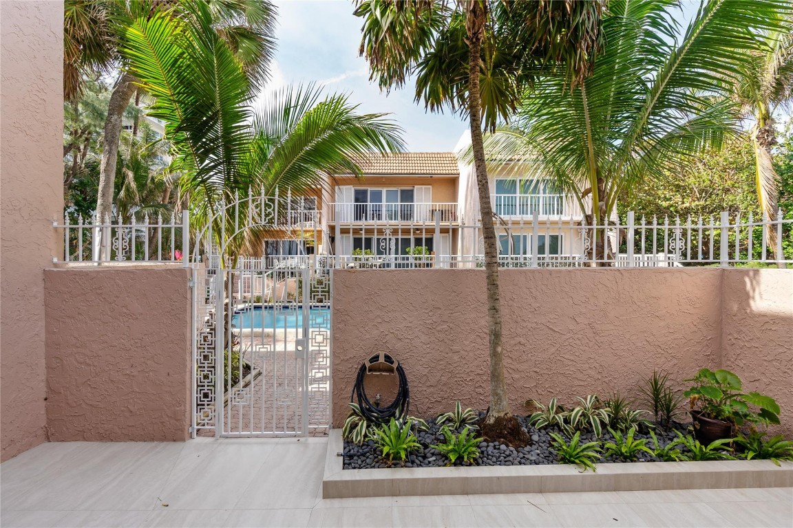 1173 Hillsboro Mile Unit: Unit 2 Building 1