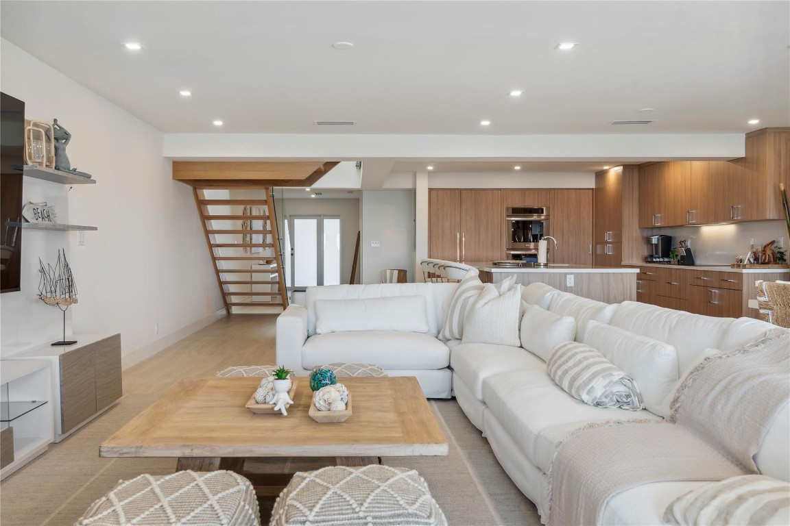 1173 Hillsboro Mile Unit: Unit 2 Building 1