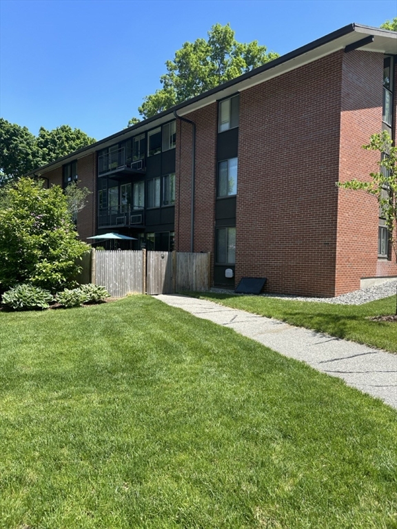 1 Longwood Dr # 4