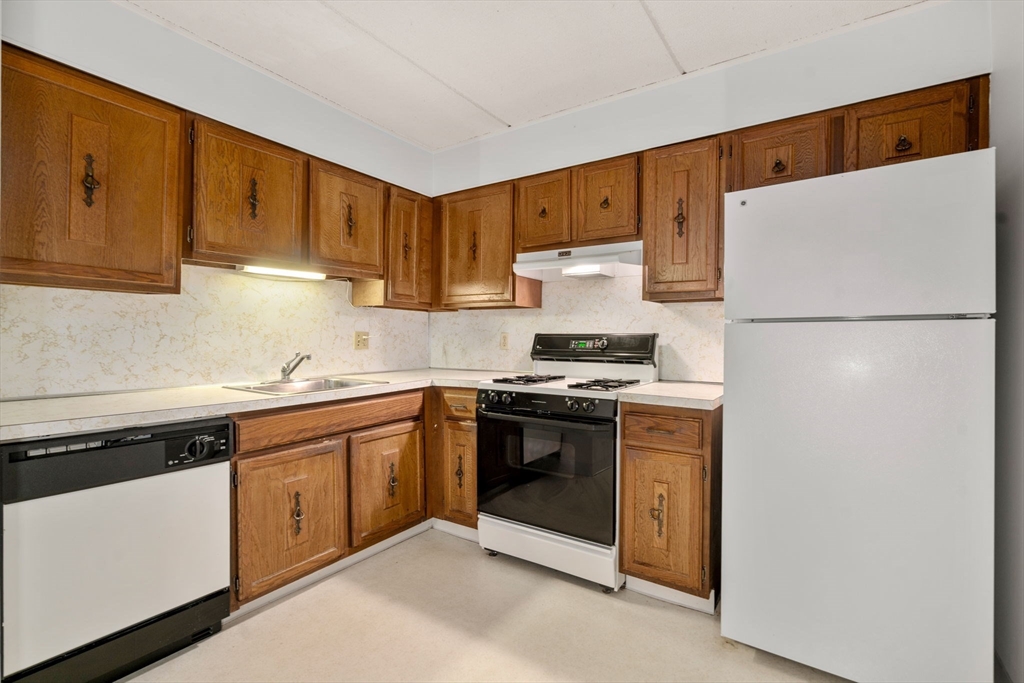 1500 Worcester Rd # 527