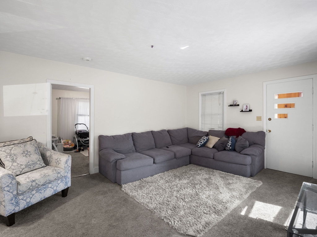 16 Murray Ave