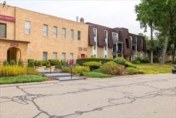 2 Shadowbrook Ln # 4