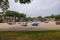 2 Shadowbrook Ln # 4