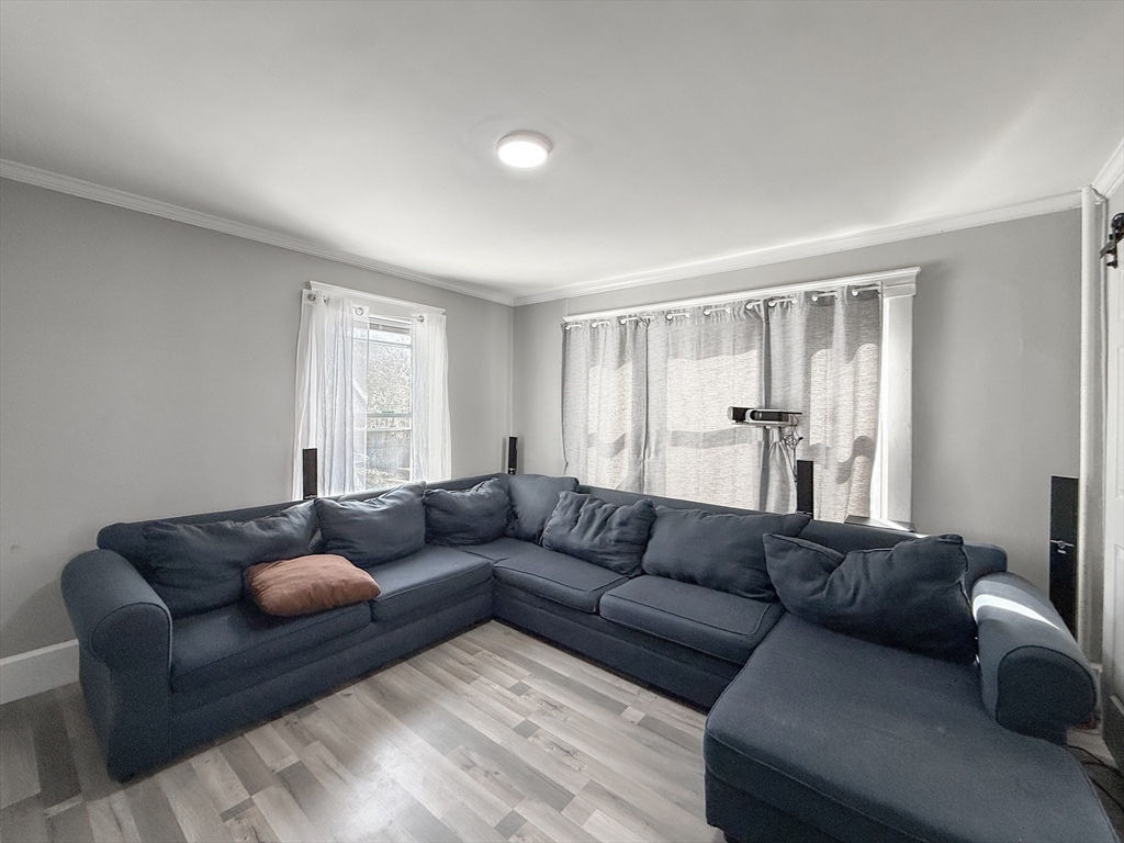 102 Chestnut St