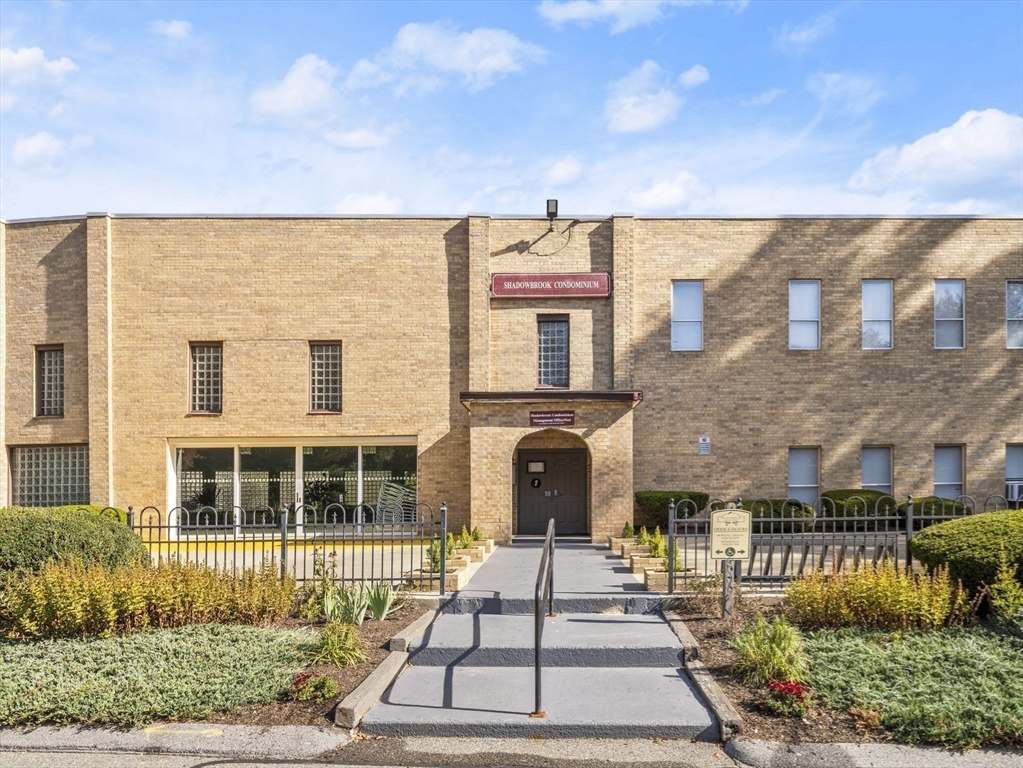 7 Shadowbrook Lane # 9