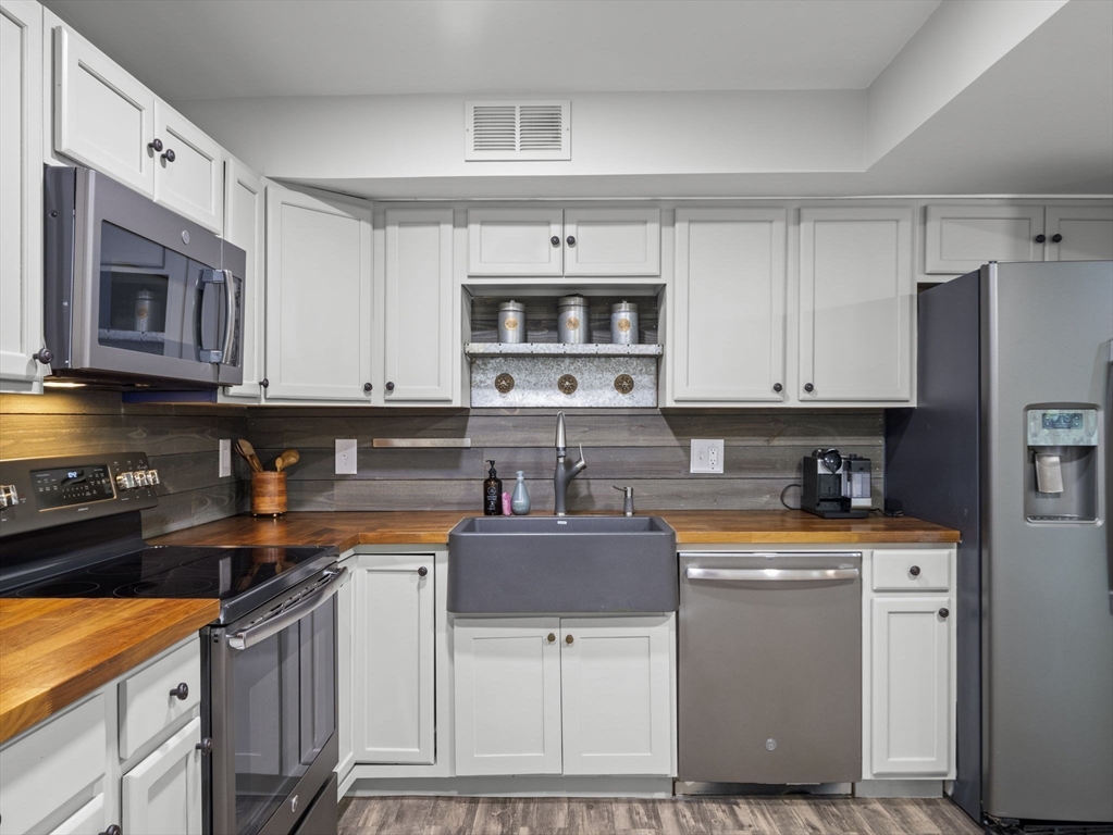 7 Shadowbrook Lane # 9