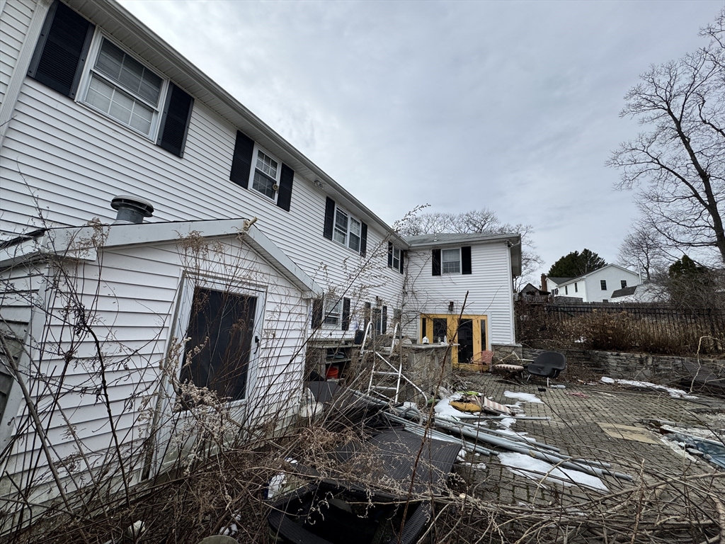 46 W Fountain St