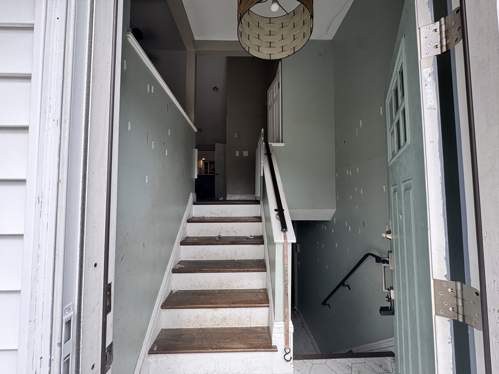 46 W Fountain St