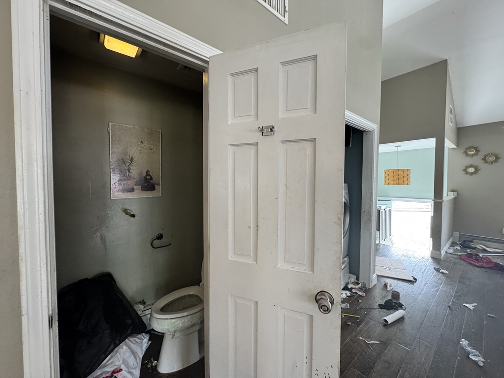 46 W Fountain St