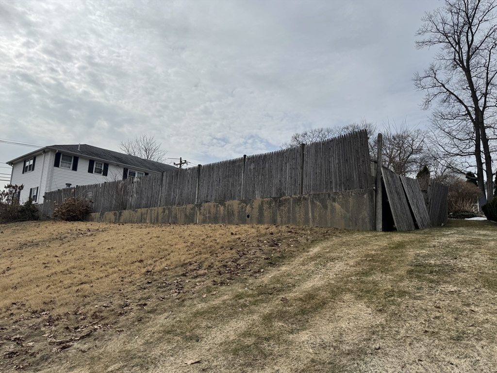 46 W Fountain St