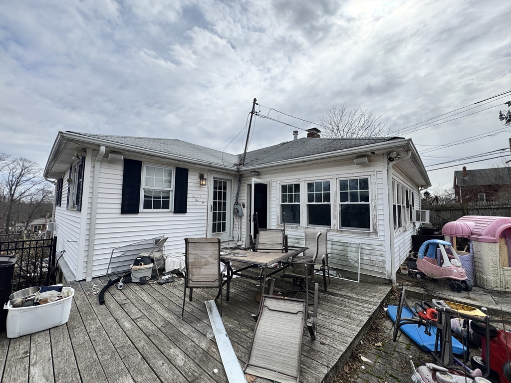 46 W Fountain St