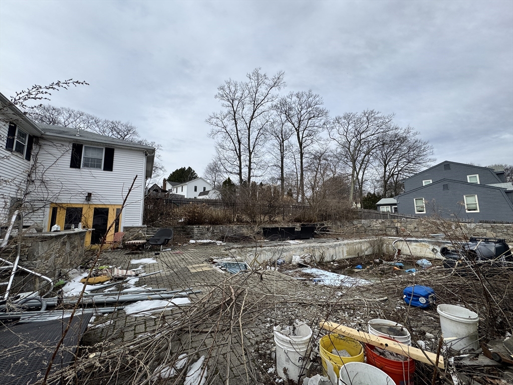 46 W Fountain St