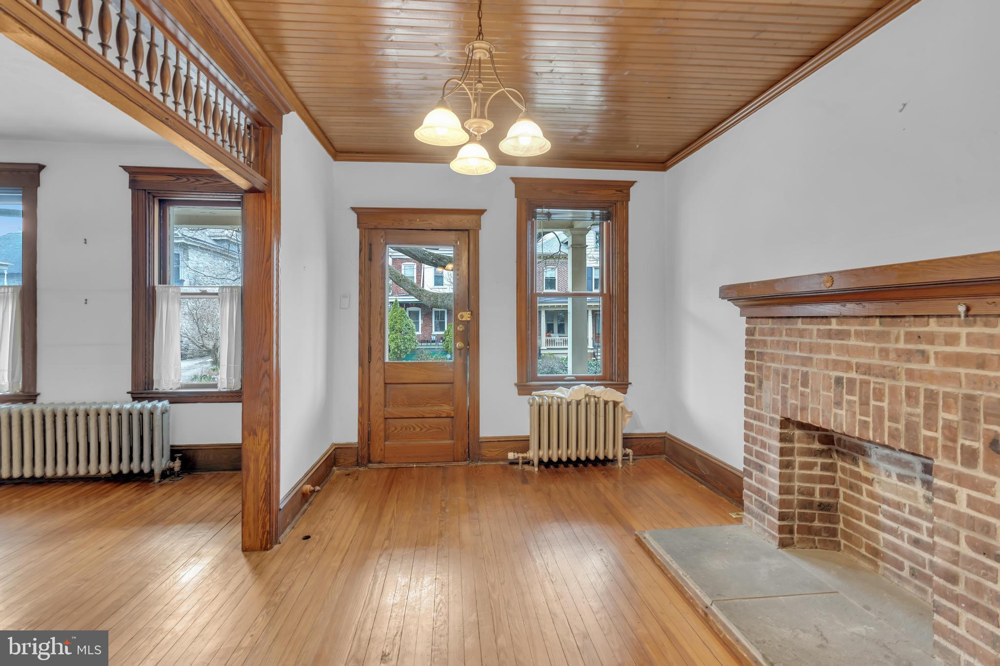705 W 20th St