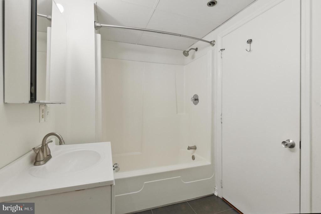 900-Unit N Broom St #23
