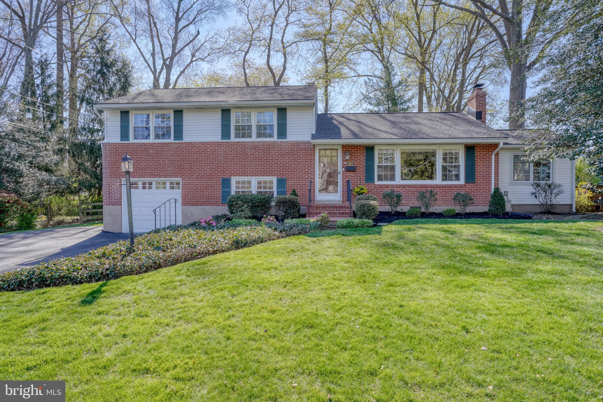 604 IVYDALE ROAD