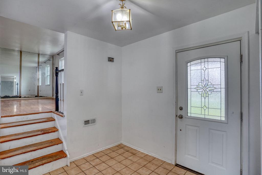 8 YORKTOWN ROAD