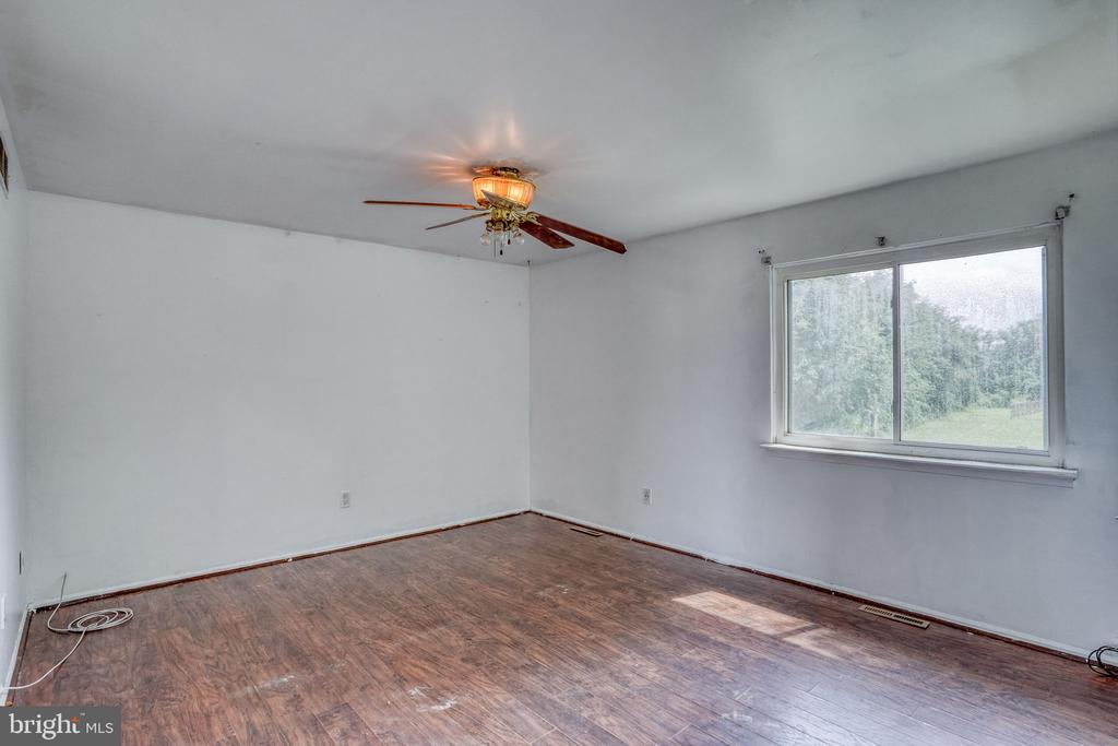 8 YORKTOWN ROAD