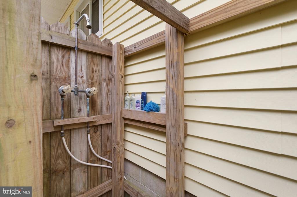 124 ACADEMY LANE
