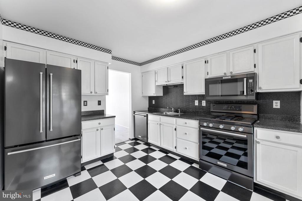 9 Carlyle Ct