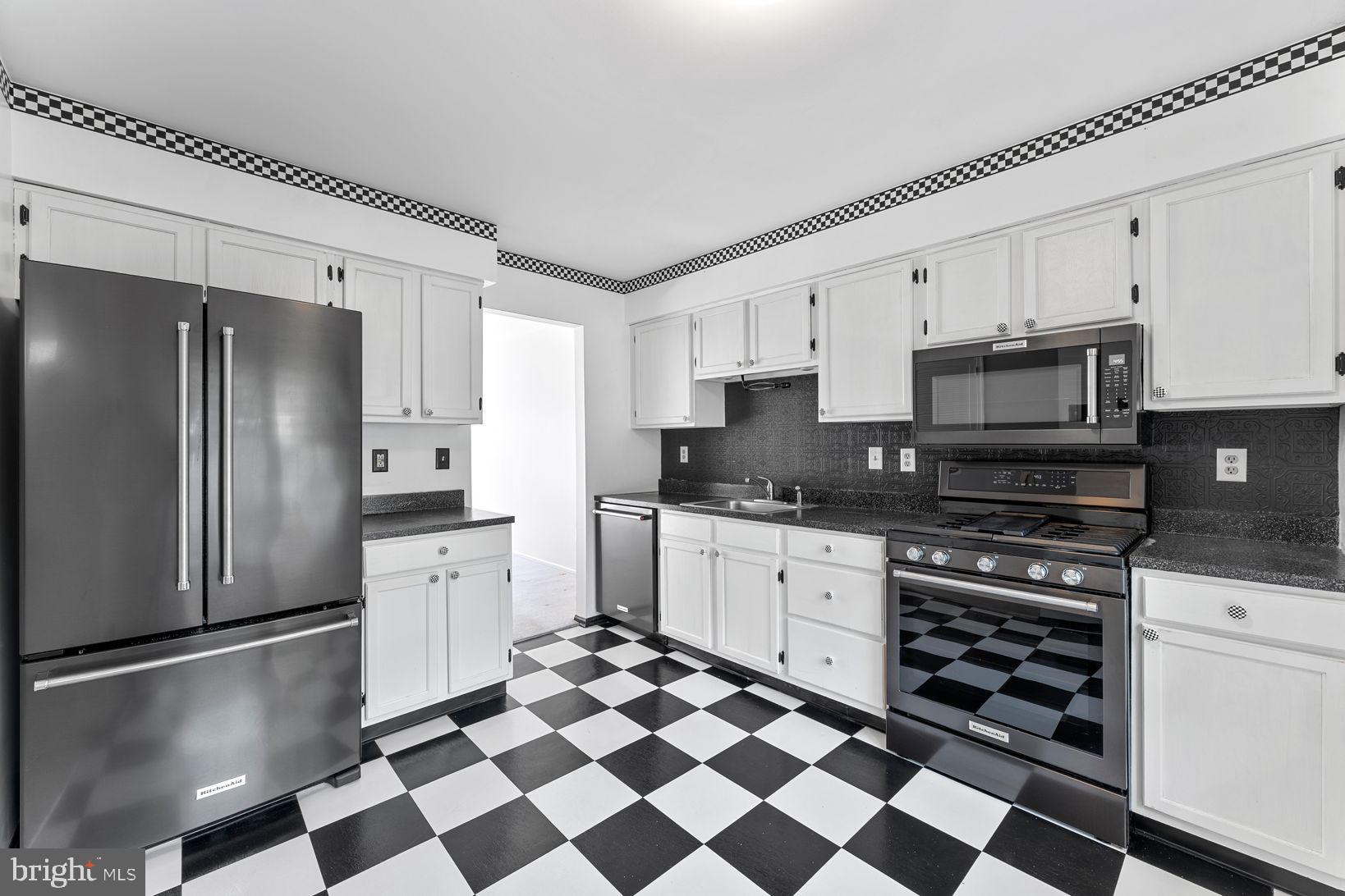 9 Carlyle Ct