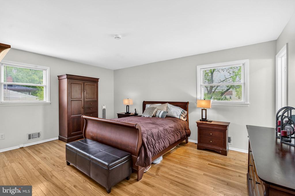 1305 CARLISLE ROAD