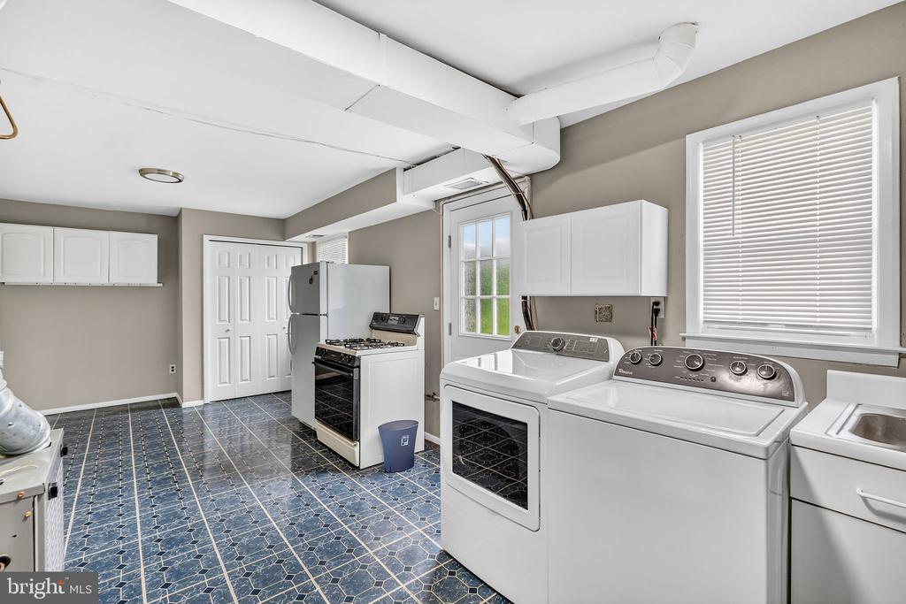1305 CARLISLE ROAD