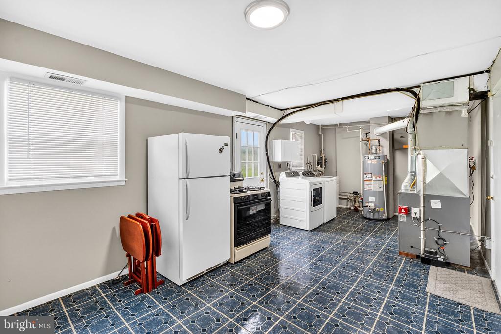 1305 CARLISLE ROAD