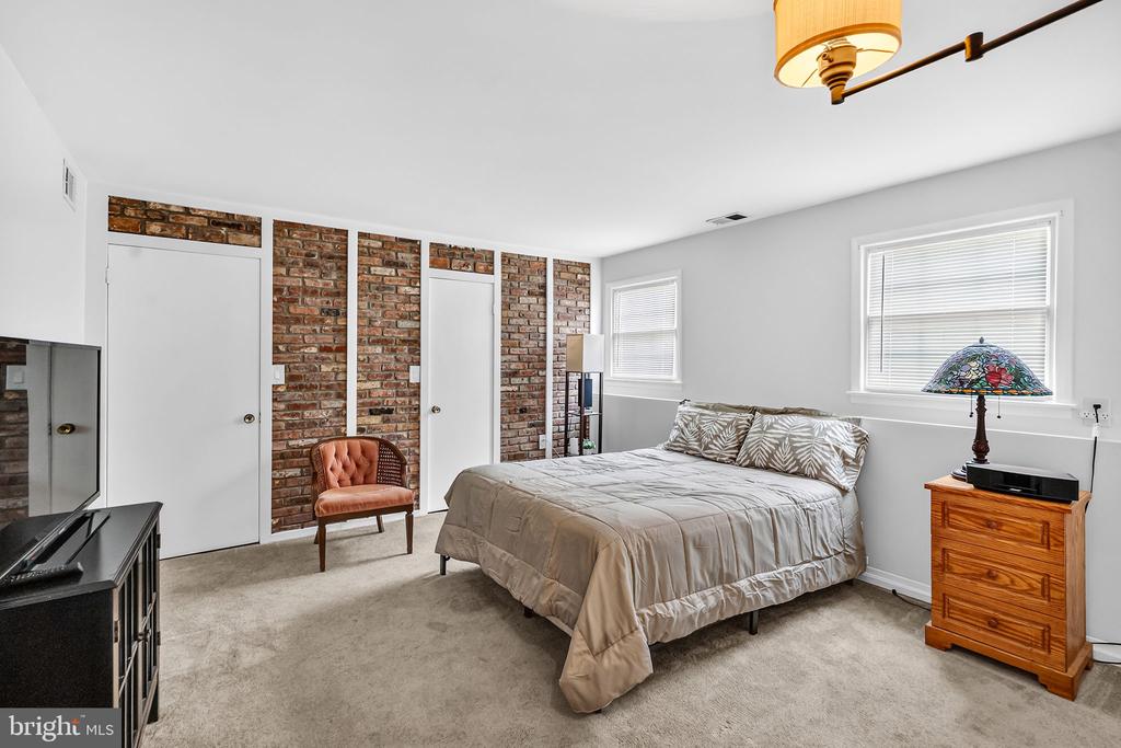1305 CARLISLE ROAD
