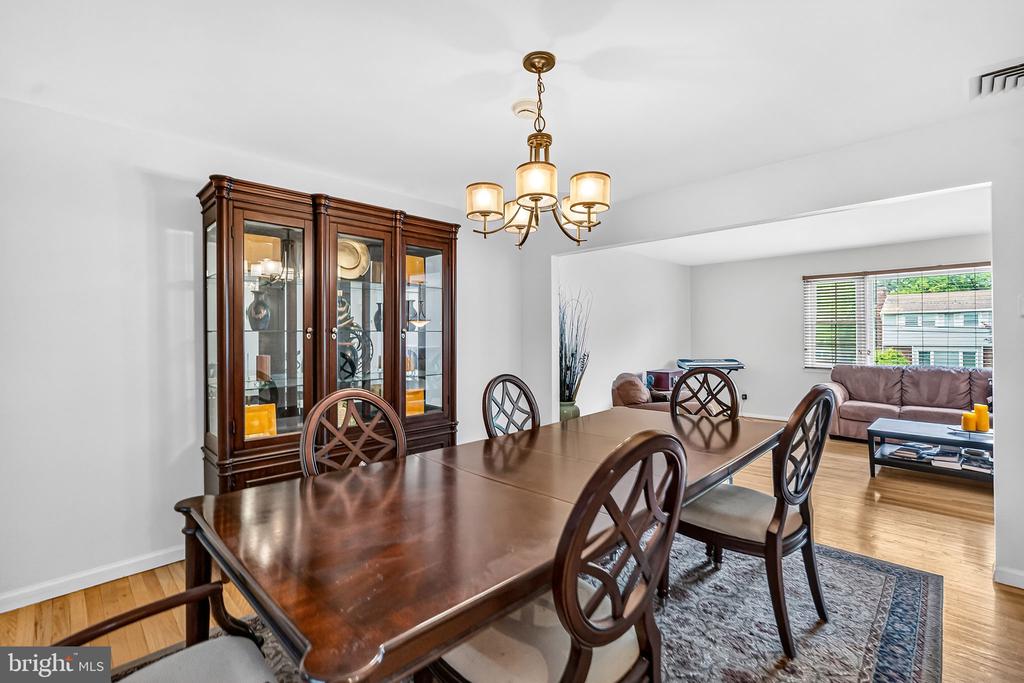 1305 CARLISLE ROAD