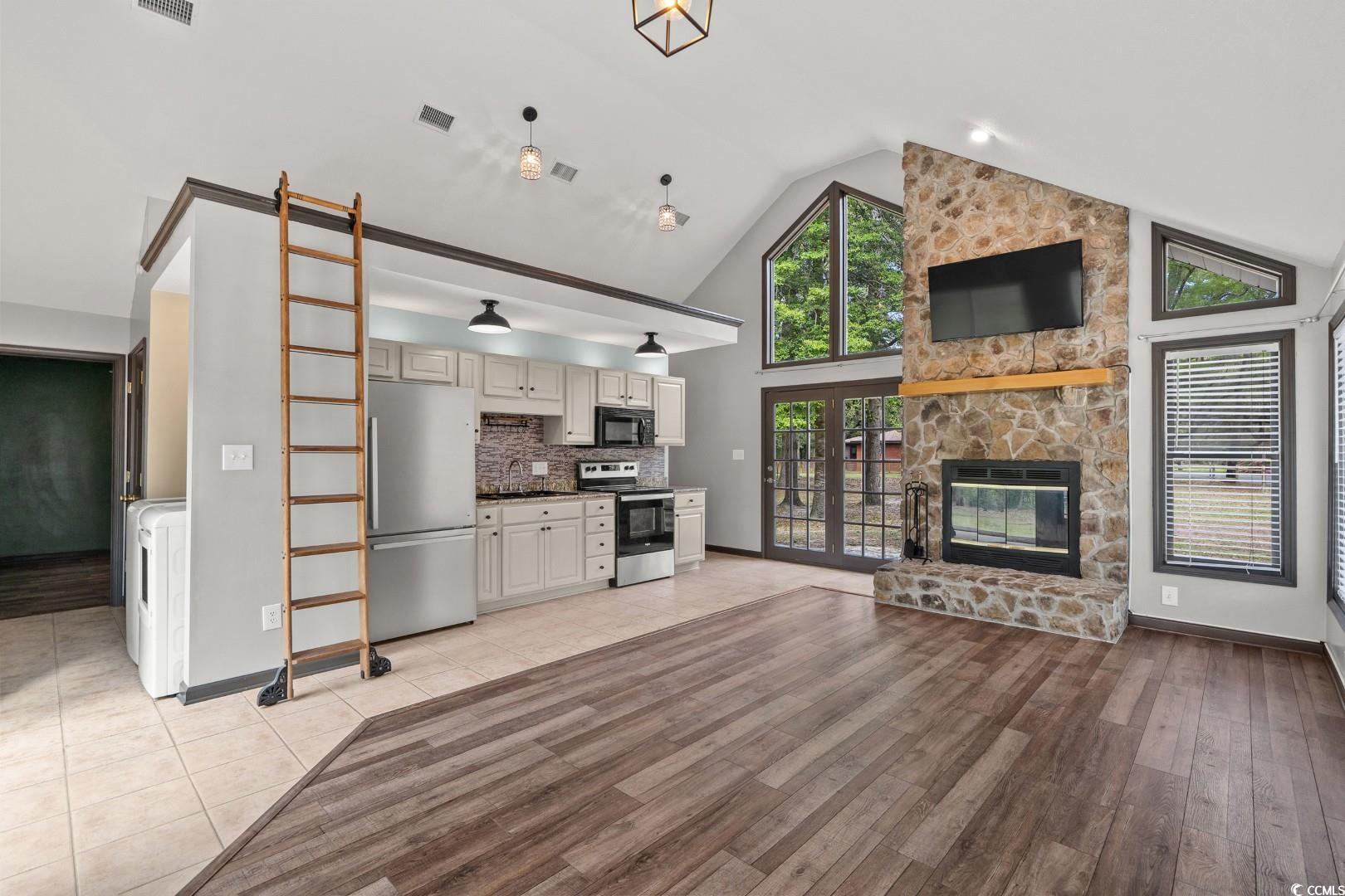1047 Holt Rd.