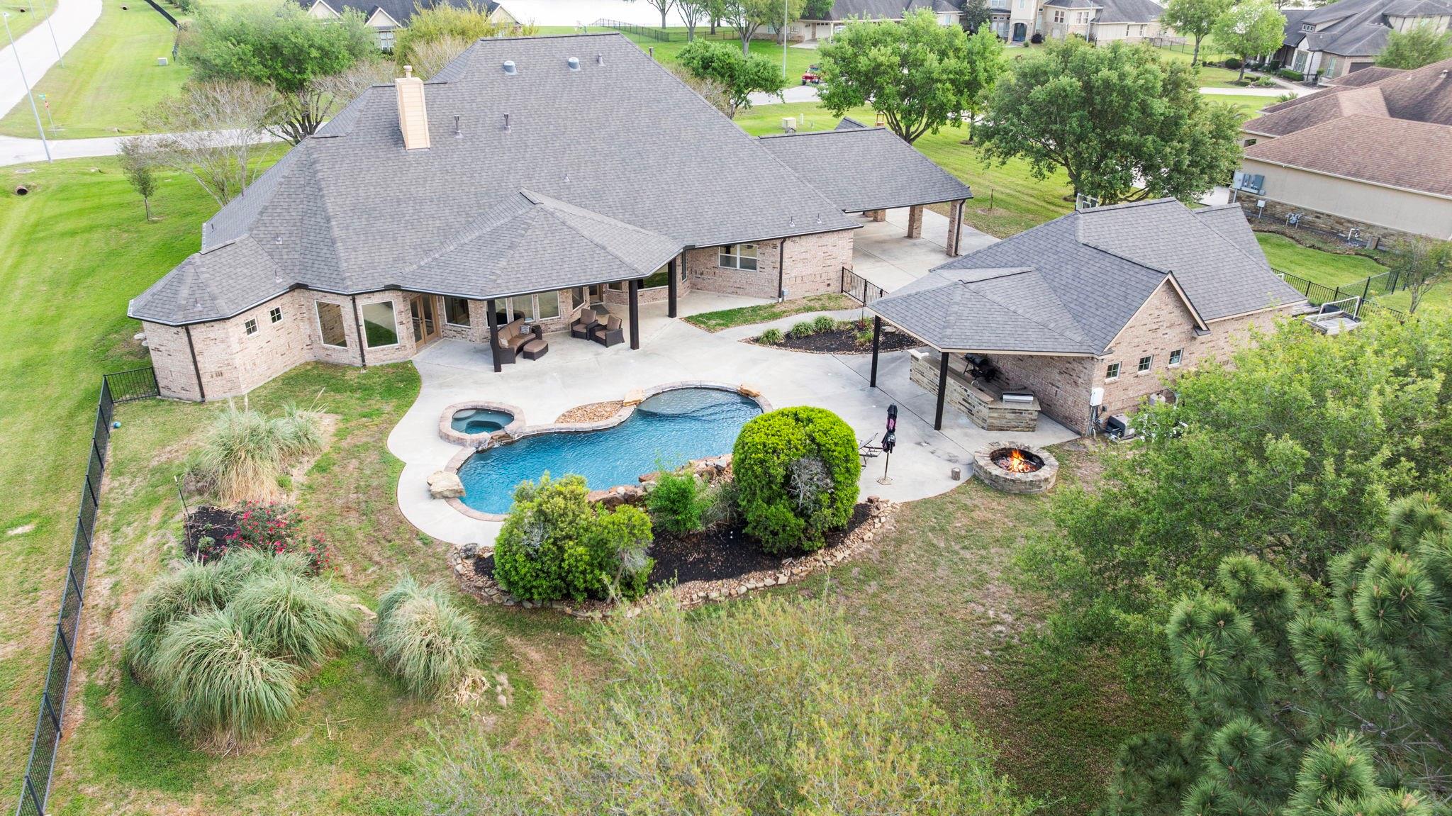 4611 Oasis Point