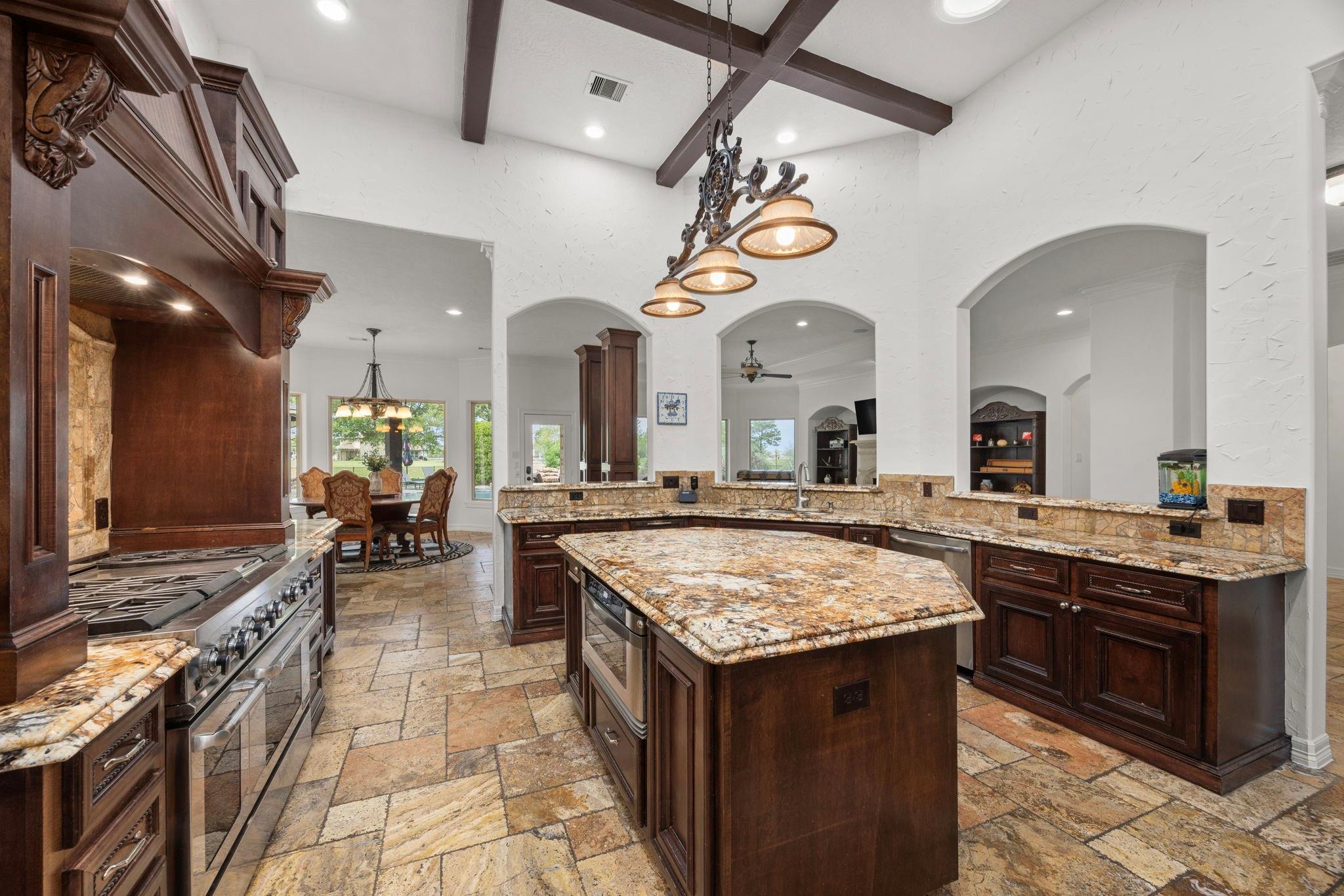 4611 Oasis Point