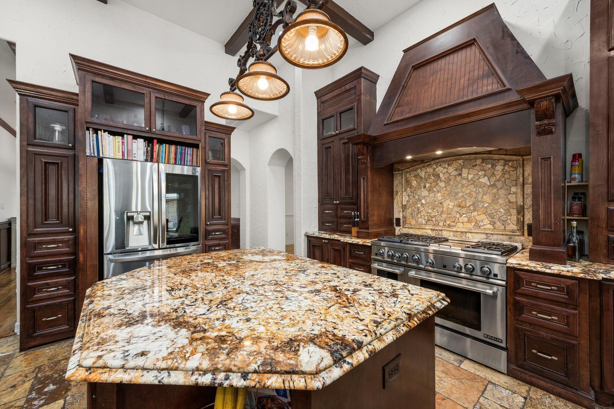 4611 Oasis Point