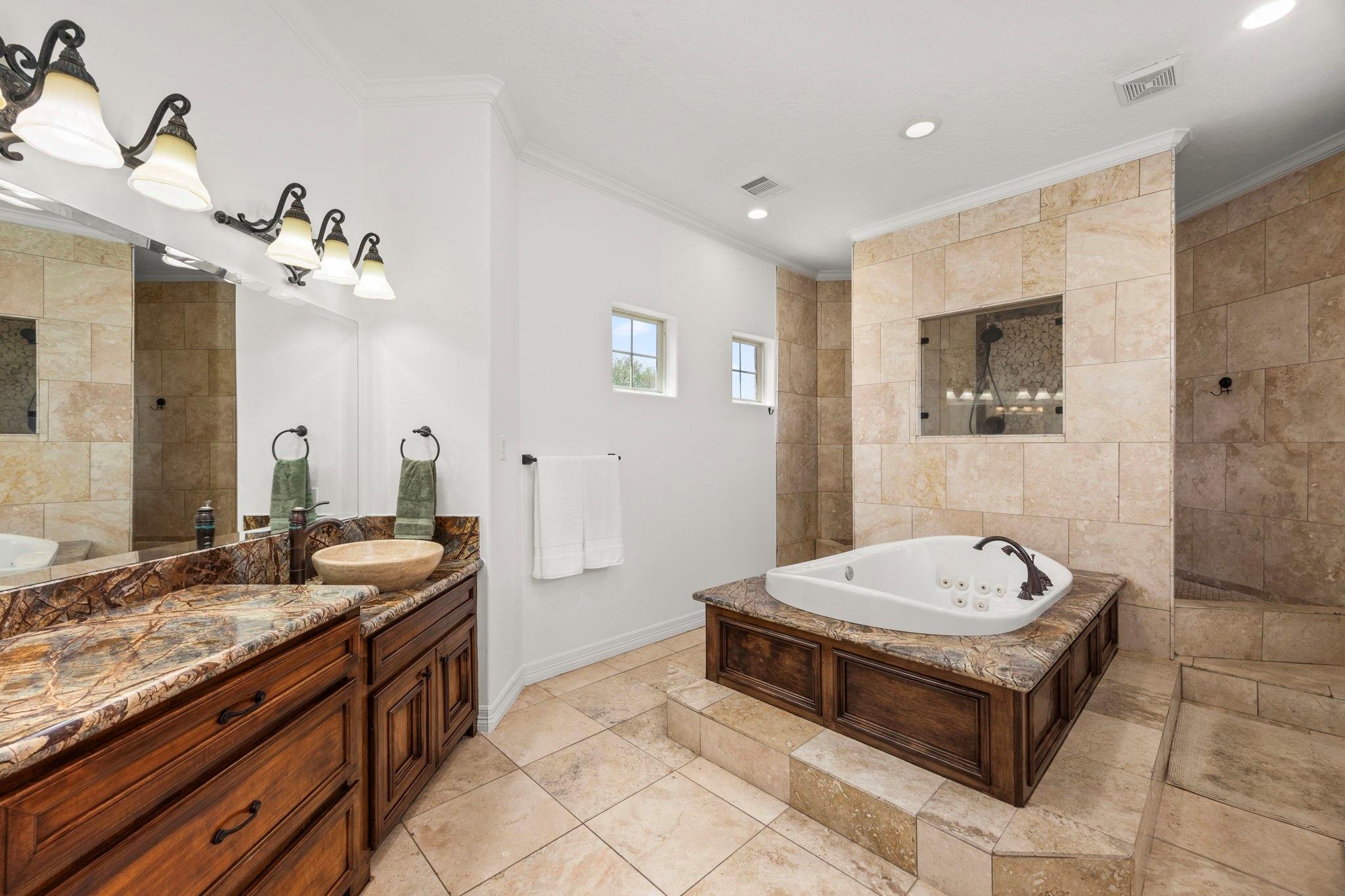 4611 Oasis Point