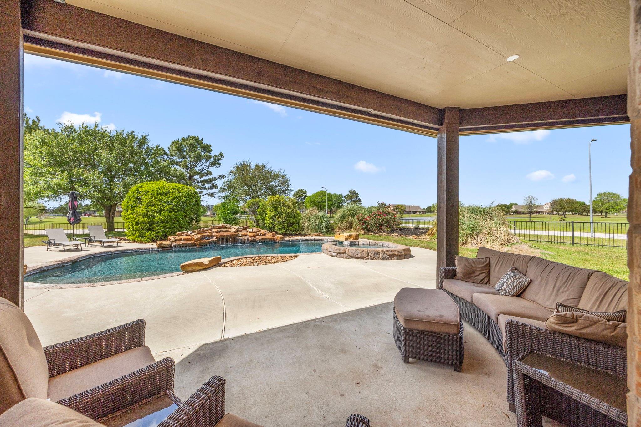 4611 Oasis Point
