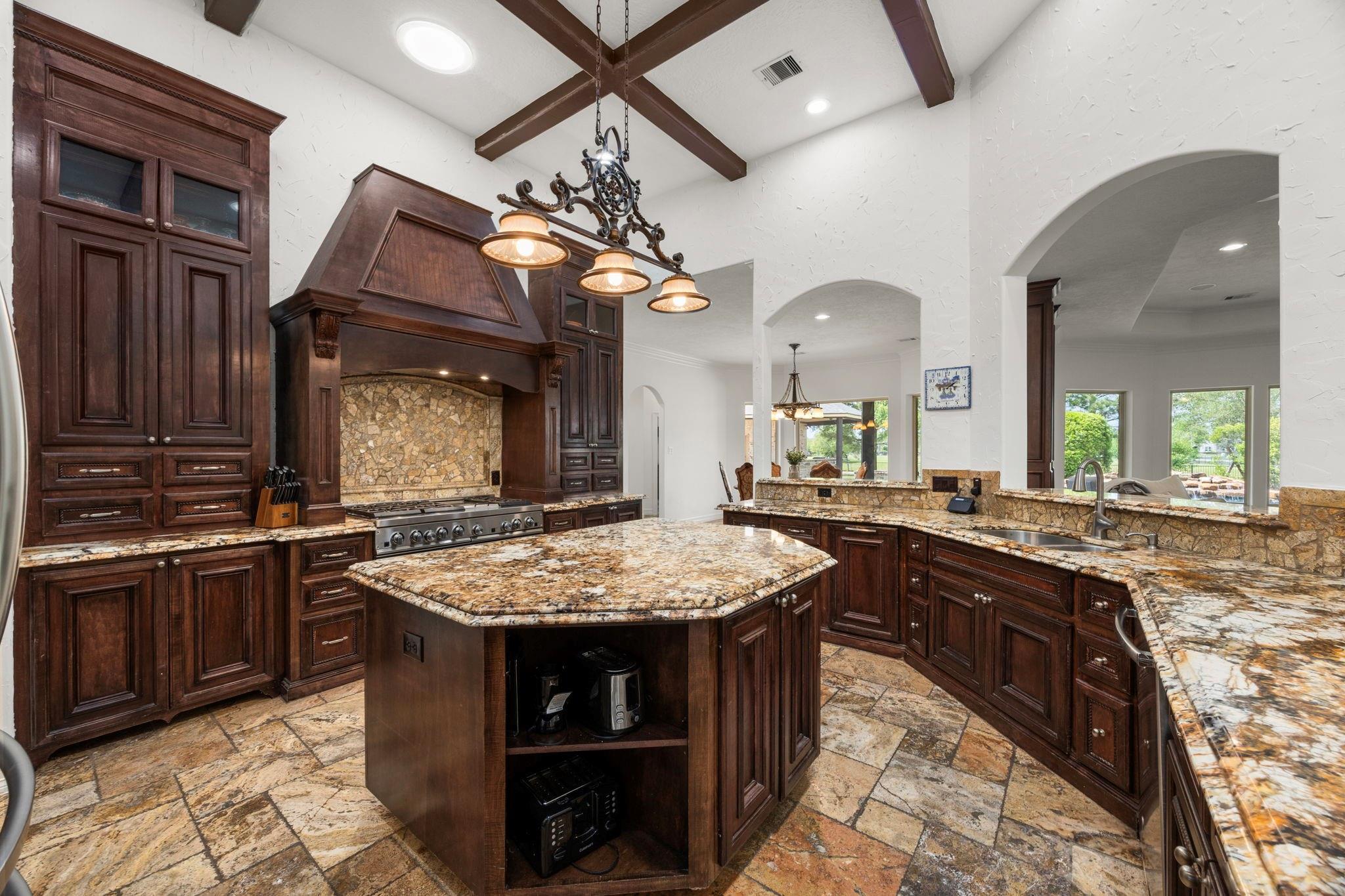 4611 Oasis Point