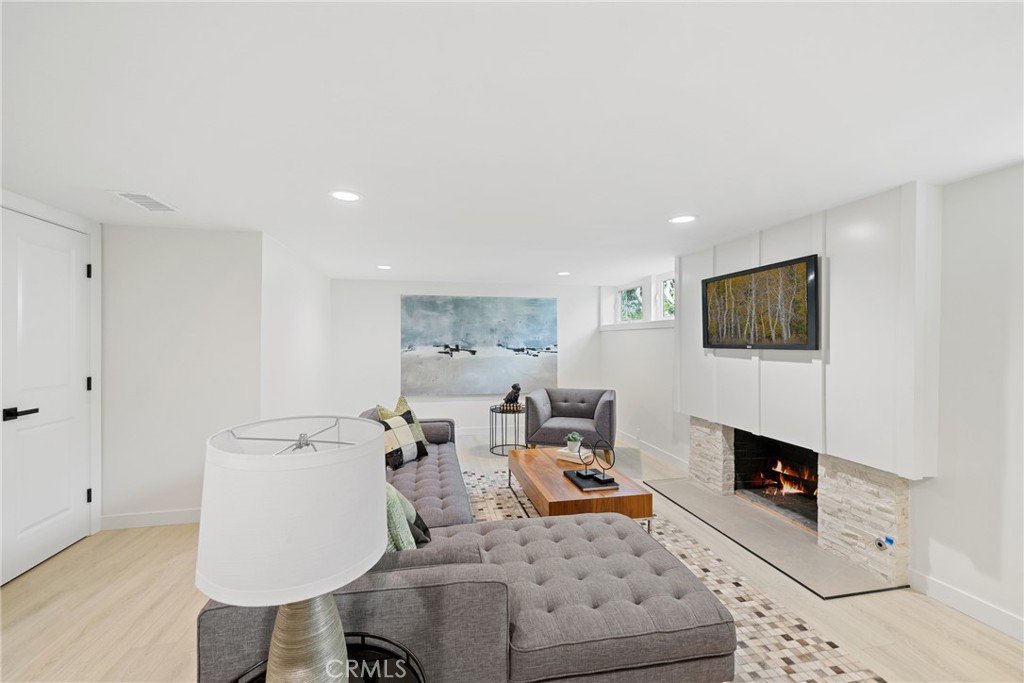 8182 Whitburn Circle