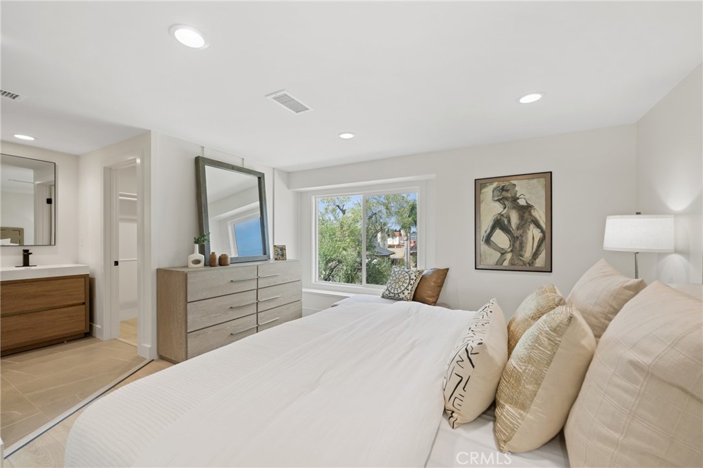 8182 Whitburn Circle