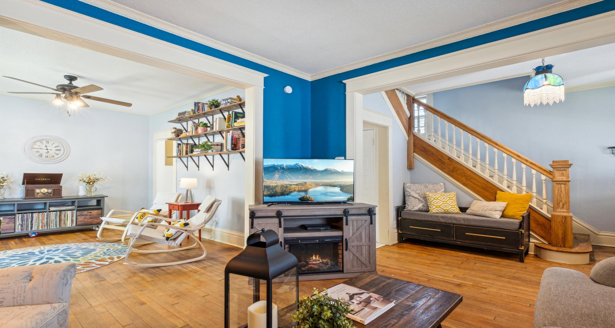 1271 7th Street E