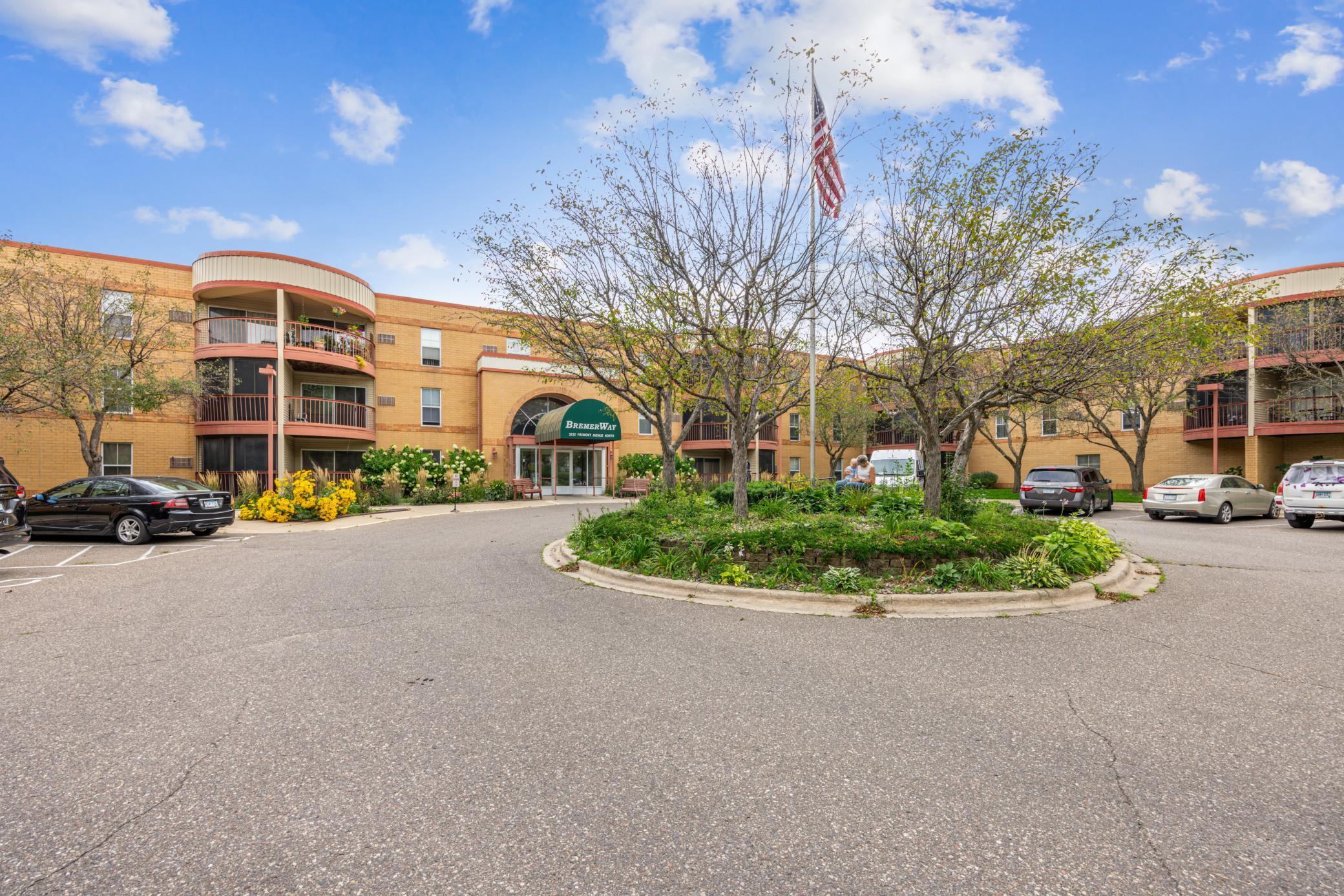 3232 Fremont Avenue N Unit: 309